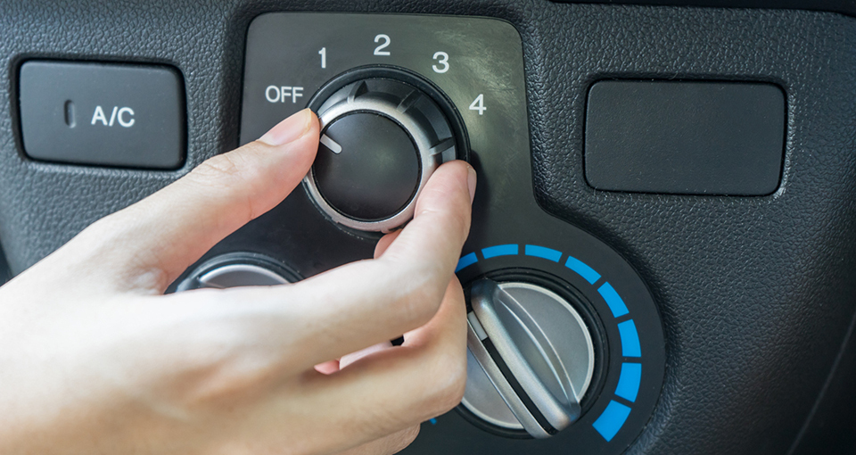 Unravel dual rod Patru semne ca instalația de climatizare a mașinii are nevoie de încărcare  suplimentară cu freon